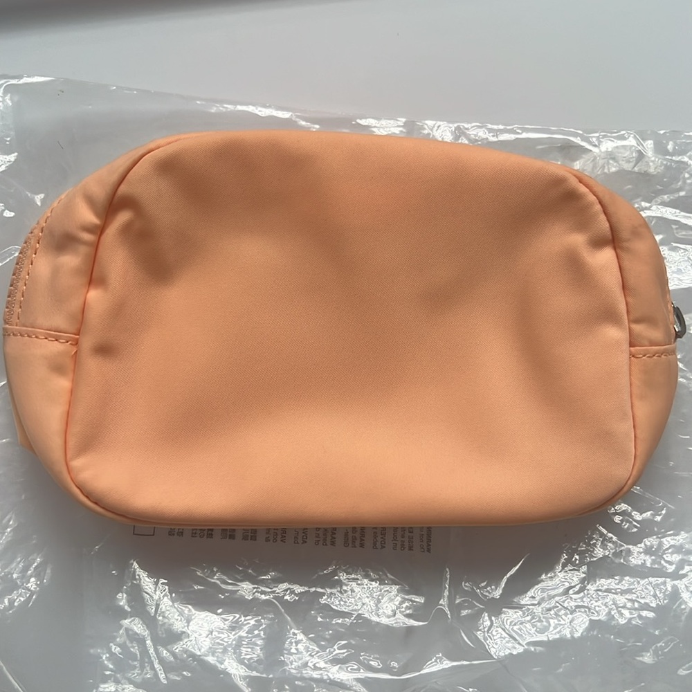 Lululemon City Essentials Pouch Mini - Picture 4 of 5